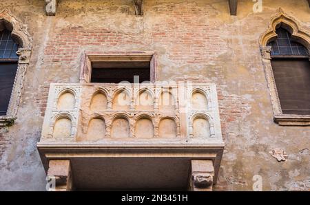 Balkon der Julia - Haus-Museum der Julia, beschrieben von William Shakespeare - historisches Zentrum von Verona, Veneto, Norditalien - Europa Stockfoto