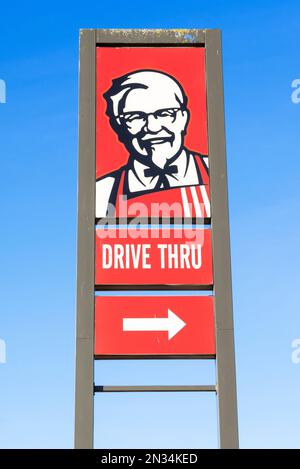 KFC uk kfc-Schild Colonel Sanders vor dem Restaurant zum Mitnehmen Stockfoto