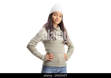 Junge Frau mit einem weißen Strickhut auf weißem Hintergrund Stockfoto