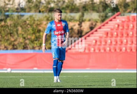 La Nucia, Spanien – 15. Januar 2023. Piast Gliwice Mittelfeldspieler Michal Chrapek während der Club-freundlichen Ferencvaros gegen Piast Gliwice (0-1). Stockfoto