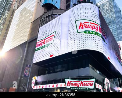 Krispy Kreme Doughnuts Shop am Times Square. Stockfoto