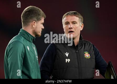 Wrexham Manager Phil Parkinson (rechts) vor dem FA-Cup in Bramall Lane, Sheffield. Foto: Dienstag, 7. Februar 2023. Stockfoto