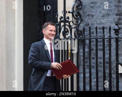 Downing Street, London, Großbritannien. 7. Februar 2023. Schatzkanzler Jeremy Hunt verlässt die Downing Street inmitten von Spekulationen über eine Regierungsumwandlung. Kredit: Uwe Deffner/Alamy Live News Stockfoto