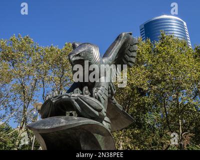 Bronze Eagle, East Coast Memorial für amerikanische Soldaten, Battery Park, New York, USA Stockfoto