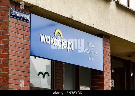 KOSZALIN, POLEN - 5. AUGUST 2022: Büro von Wakacje.pl Reisebüro in Polen Stockfoto