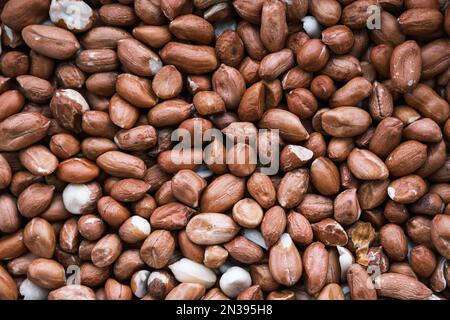 Ein Hintergrundbild von rohen Erdnüssen Stockfoto