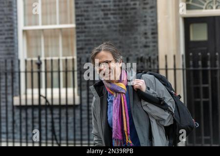 London, Großbritannien. 07. Februar 2023. Robert Peston, Fernsehmoderator, verlässt die Downing Street 10 London. Kredit: Ian Davidson/Alamy Live News Stockfoto