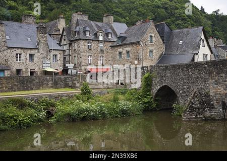 Alten Hafen am Fluss Rance, Dinan, Bretagne, Frankreich Stockfoto