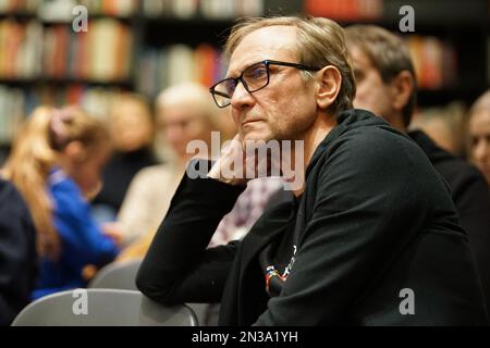 Danzig, Polen. 07. Februar 2023. Andrzej Chyra, Mitglied der Polnischen Filmakademie und Schauspieler der Europäischen Filmakademie, ist in Danzig zu sehen. Polen nimmt am 7. Februar 2023 Chyra an der Veranstaltung Tour the Constitution Teil, die die polnische Verfassung fördert und die Wiederherstellung der Rechtsstaatlichkeit in einem parlament fordert, das von der autoritären Regierung von Recht und Justiz (PiS) regiert wird. (Foto: Michal Fludra/NurPhoto) Kredit: NurPhoto SRL/Alamy Live News Stockfoto