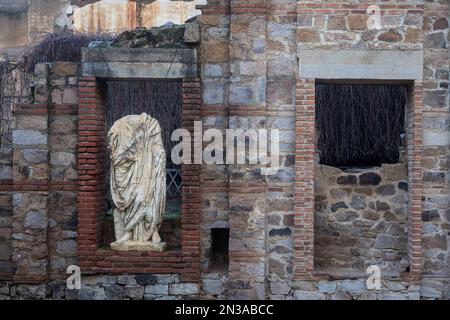 Archäologische Überreste des antiken römischen Stadtforums in der Altstadt von Merida. Extremadura. Spanien. Stockfoto