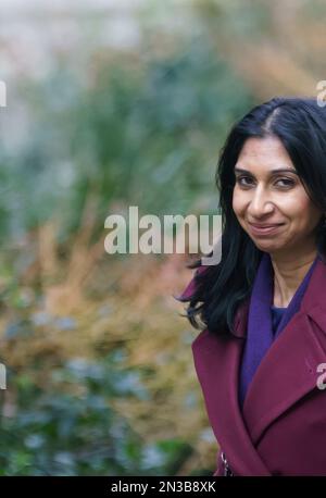 Februar 7. 2023. Downing Street, London. Suella Braverman, Innenministerin, kommt zu einer Kabinettssitzung Stockfoto