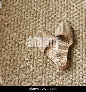 „Still Life of Spa“-Hausschuhe Stockfoto
