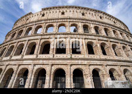 Nahaufnahme des Colosseum Amphitheaters (Kolosseo); Rom, Italien Stockfoto