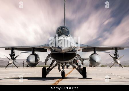 Konya, Türkei - 07 01 2021: Anatolian Eagle Air Force übt 2021 F16 Kampfjet in Rollposition in der Türkei aus Stockfoto