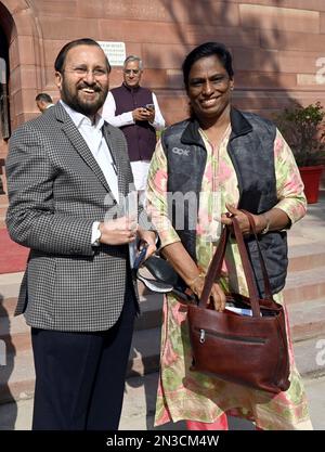 Neu-Delhi, Indien. 07. Februar 2023. NEU-DELHI, INDIEN – FEBRUAR 7: Rajya Sabha MP PT Usha und mit BJP-Führer Prakash Javadekar während der Haushaltssitzung des Parlaments am 7. Februar 2023 in Neu-Delhi, Indien. (Foto: Sanjeev Verma/Hindustan Times/Sipa USA) Guthaben: SIPA USA/Alamy Live News Stockfoto
