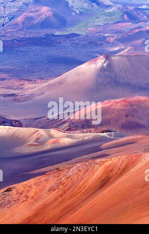 Schlackenzapfen im Haleakala-Krater; Haleakala-Nationalpark, Maui, Hawaii, Vereinigte Staaten von Amerika Stockfoto