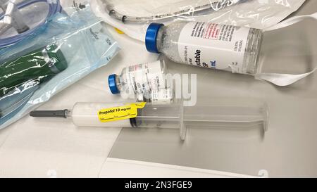 Propofol Krankenhausmedikation in Spritze und Leitung Stockfoto