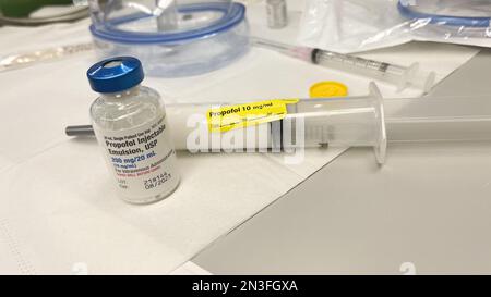 Propofol Krankenhausmedikation in Spritze und Leitung Stockfoto