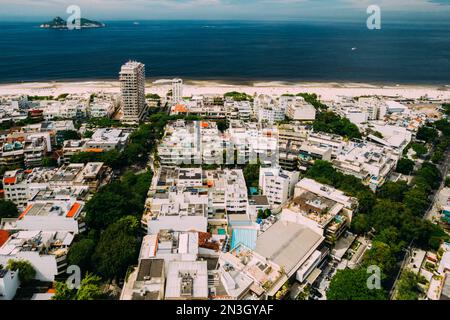 Luftaufnahme des Viertels Barra da Tijuca im westlichen Teil von Rio de Janeiro, Brasilien Stockfoto