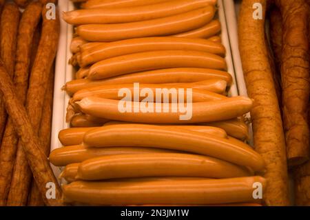 Fleisch zum Mittagessen in einem polnischen Delikatessenladen auf Staten Island, NY, USA; Staten Island, New York, Vereinigte Staaten von Amerika Stockfoto