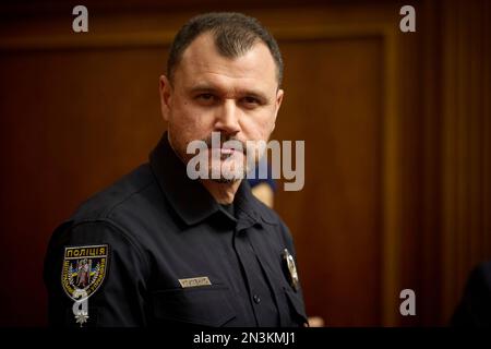 Kiew, Ukraine. 07. Februar 2023. Ukrainischer Polizeigeneral Ihor Klymenko, während seiner Bestätigungsabstimmung auf einer Plenartagung des Parlaments von Verkhowna Rada am 7. Februar 2023 in Kiew, Ukraine. Klymenko wurde nach dem Tod von Innenminister Denys Monastyrsky als neuer Innenminister bestätigt. Kredit: Pressestelle Des Ukrainischen Präsidenten/Ukrainischer Ratsvorsitz/Alamy Live News Stockfoto