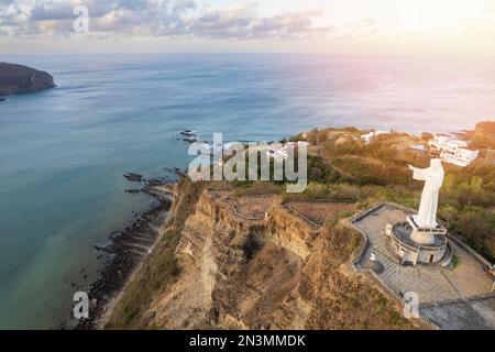 Jesus christus-Denkmal auf dem Felsen in San Juan Del Sur aus der Vogelperspektive Stockfoto