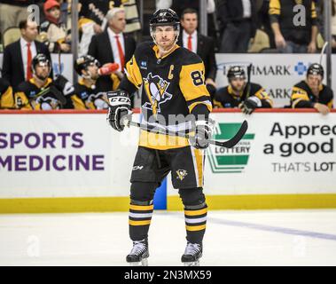 Pittsburgh, Usa. 07. Februar 2023. Pittsburgh Penguins Center Sidney Crosby (87) reagiert auf den No-Goal-Aufruf nach der Überprüfung der Colorado Avalanche in der PPG Paints Arena in Pittsburgh am Dienstag, den 7. Februar 2023. Foto: Archie Carpenter/UPI Credit: UPI/Alamy Live News Stockfoto