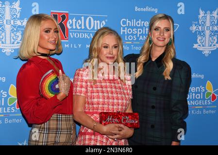 Paris Hilton, Kathy Hilton, Nicky Hilton Rothschild nimmt an der 16. Weihnachtsfeier der Abbey Food Bar im September Teil. Stockfoto