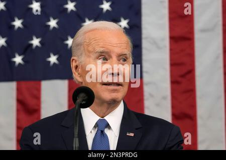 Washington. 7. Februar 2023. Präsident Joe Biden hält die Rede zur Lage der Union vor einer gemeinsamen Kongresssitzung im Capitol am Dienstag, den 7. Februar 2023 in Washington. Kredit: Jacqueline Martin/Pool über CNP/dpa/Alamy Live News Stockfoto