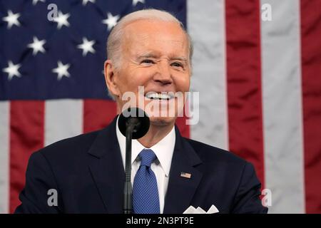 Washington. 7. Februar 2023. Präsident Joe Biden hält die Rede zur Lage der Union vor einer gemeinsamen Kongresssitzung im Capitol am Dienstag, den 7. Februar 2023 in Washington. Kredit: Jacqueline Martin/Pool über CNP/dpa/Alamy Live News Stockfoto