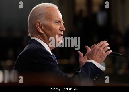 Washington. 7. Februar 2023. Präsident Joe Biden hält die Rede zur Lage der Union vor einer gemeinsamen Kongresssitzung in den USA Capitol, Dienstag, 7. Februar 2023, in Washington. Kredit: Jacqueline Martin/Pool über CNP/dpa/Alamy Live News Stockfoto