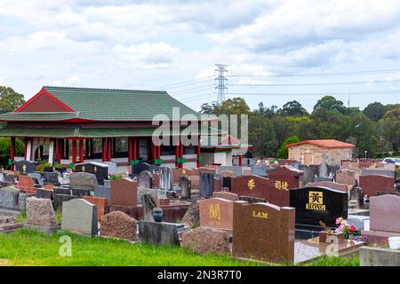 Chinesische Gräber und Grabsteine auf dem Rookwood Cemetery, Australiens größtem und ältestem Friedhof, Strathfield Lidcombe, Sydney, NSW, Australien Stockfoto