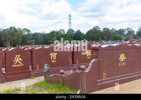 Chinesische Gräber und Grabsteine auf dem Rookwood Cemetery, Australiens größtem und ältestem Friedhof, Strathfield Lidcombe, Sydney, NSW, Australien Stockfoto