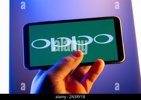 Polen. 07. Februar 2023. In dieser Fotoabbildung wird ein Oppo-Logo auf einem Smartphone angezeigt. Kredit: SOPA Images Limited/Alamy Live News Stockfoto