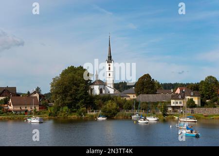 Frymburk, Friedberg mit St. Bartholomew's Church, Lipno Reservoir, okres Cesky Krumlov, Region Jihocesky kraj, Südböhmen, Tschechische Republik Stockfoto