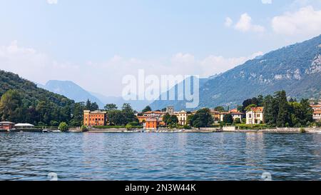 Das Dorf Lenno am Ufer des Comer Sees, Lenno, Lombardei, Italien Stockfoto