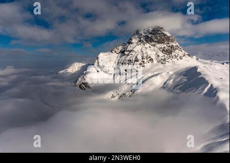 Gipfel des Widdersteins mit Bergen im Nebel, Baad, Kleinwalsertal, Vorarlberg, Österreich Stockfoto