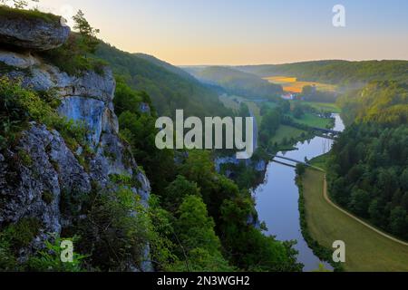 Runie Dietfurt, Eisenbahnbrücke über die Donau, Donautal, Naturpark Obere Donau, Baden-Württemberg, Deutschland Stockfoto