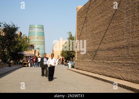 Historische Altstadt mit Kalta Menar Minaret, Khiva, Usbekistan, Khiva, Usbekistan Stockfoto