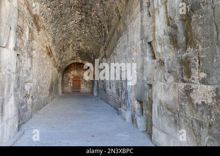 Innenseite des Arena of Nimes Stadttheaters Frankreich Stockfoto