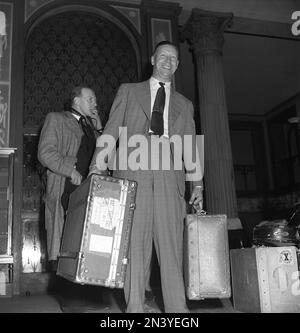 George Formby. Britischer Sänger, Schauspieler bekannt als Ukulele-Mann. 1904-1961. Er war der bestbezahlte britische Schauspieler 1940. Hier, als er Stockholm in Schweden besuchte und im Grand Hotel eincheckte, wo er mit seiner Frau wohnte. 1946 Ref. T137-1 Stockfoto