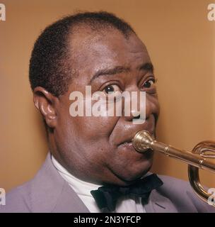 Louis Armstrong. Amerikanischer Trompeter und Sänger. Geboren 4 1901. august - 7 1971. juli. Mit dem Spitznamen Satchmo, Satch und Pops gehörte es zu den einflussreichsten Figuren im Jazz. BH51-9 Stockfoto