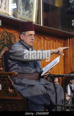 Abu Shady, ein traditioneller Geschichtenerzähler oder Hakawati, Al Nawfara Coffee House, Damaskus, Syrien Stockfoto