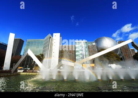 Das Wissenschaftsmuseum der Stadt Nagoya aus dem Shirakawa Park in Sakae, Nagoya, Japan. Stockfoto