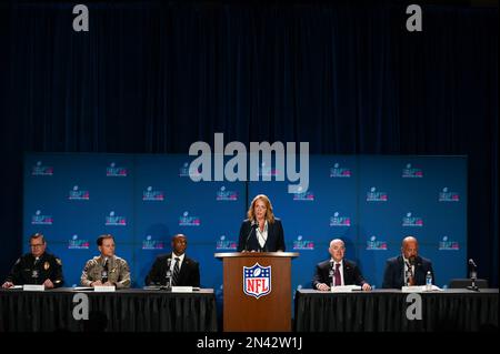 Cathy Lanier, Chief Security Officer, NFL, spricht auf der Super Bowl LVII Public Safety Pressekonferenz, die im Media Center des Phoenix Convention Center in Phoenix, Arizona, stattfindet. Foto: Dienstag, 7. Februar 2023. Der Super Bowl LVII findet am Sonntag, den 12. Februar 2023 zwischen den Kansas City Chiefs und den Philadelphia Eagles statt. Stockfoto