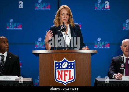 Cathy Lanier, Chief Security Officer, NFL, spricht auf der Super Bowl LVII Public Safety Pressekonferenz, die im Media Center des Phoenix Convention Center in Phoenix, Arizona, stattfindet. Foto: Dienstag, 7. Februar 2023. Der Super Bowl LVII findet am Sonntag, den 12. Februar 2023 zwischen den Kansas City Chiefs und den Philadelphia Eagles statt. Stockfoto