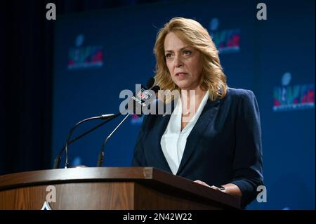 Cathy Lanier, Chief Security Officer, NFL, spricht auf der Super Bowl LVII Public Safety Pressekonferenz, die im Media Center des Phoenix Convention Center in Phoenix, Arizona, stattfindet. Foto: Dienstag, 7. Februar 2023. Der Super Bowl LVII findet am Sonntag, den 12. Februar 2023 zwischen den Kansas City Chiefs und den Philadelphia Eagles statt. Stockfoto