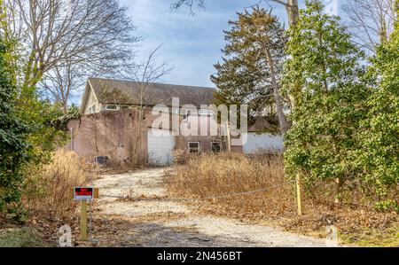 Ein vernachlässigtes Haus in Shinnecock Hill, Southampton, NY Stockfoto