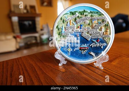 Truthahn-Souvenir-Teller auf einem Stand zu Hause. Stockfoto