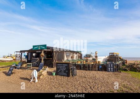 Fischhändler Huts in Aldeburgh in Suffolk an einem klaren Februar Morgen Stockfoto